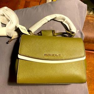 Michael kors crossbody